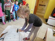 Šroubujeme, zatloukáme, vrtáme a řežeme -polytechnika ve školce